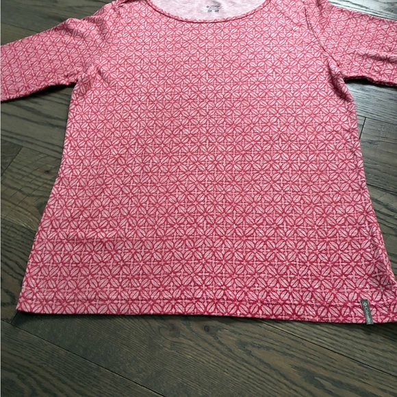 Columbia Sportswear Women’s Red Geometric Floral Scoop Neck Long Sleeve Shirt - Picture 3 of 10